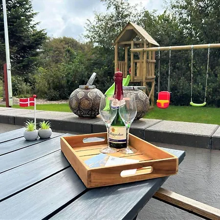 80011-vemb-harpotvej-84 בית נופש